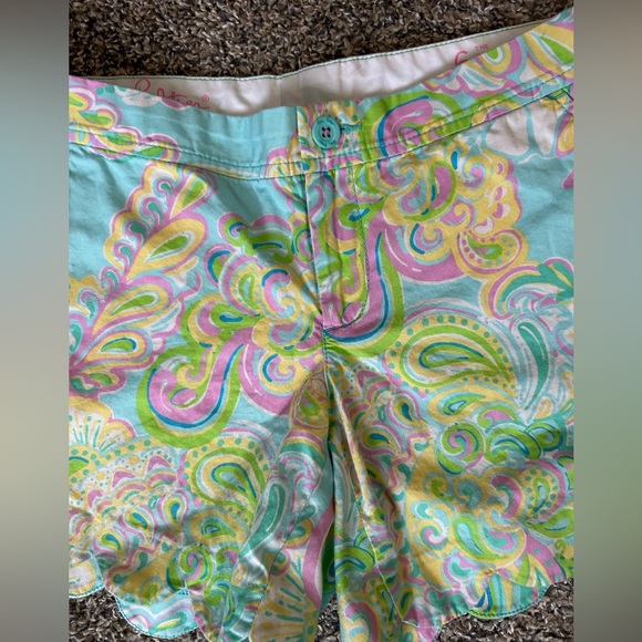 Lilly Pulitzer The Buttercup Short with scalloped hemline size 6 - Picture 2 of 9